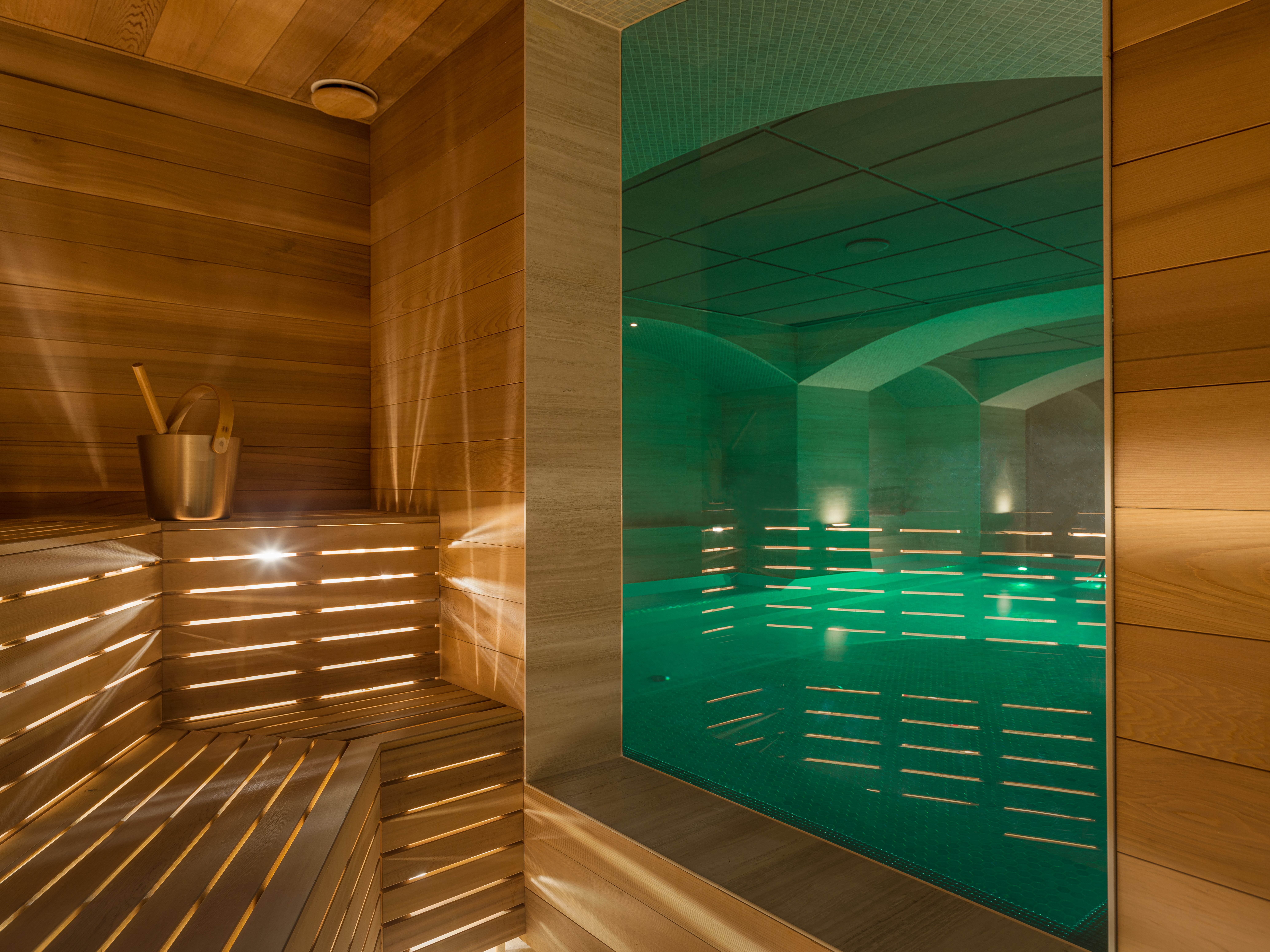 Tylö-Glass-sections-glass-front-glass-corner